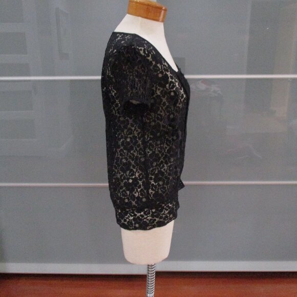 Akiabara Short Sleeve Floral Lace Blouse - Picture 4 of 6